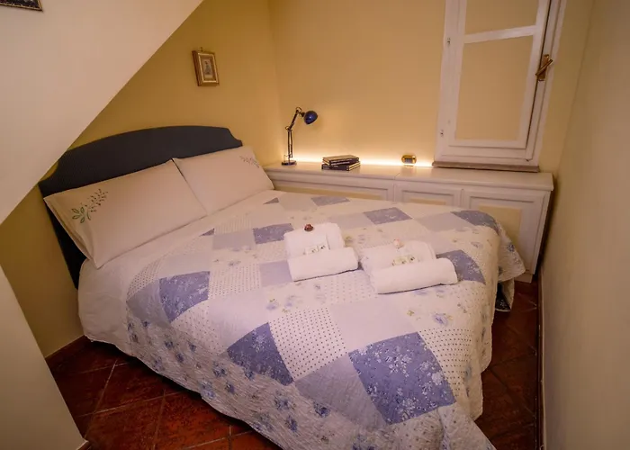 Navona Little Home